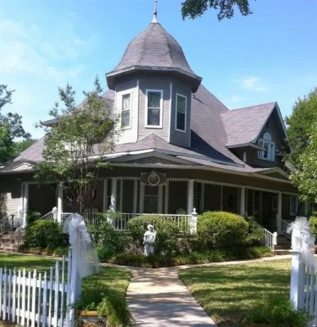 Revel Manor - Image 1