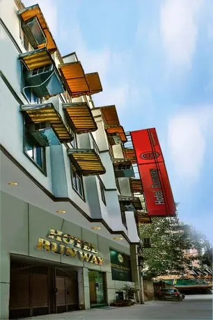 Airport Hotel Runway Stay - Image 1