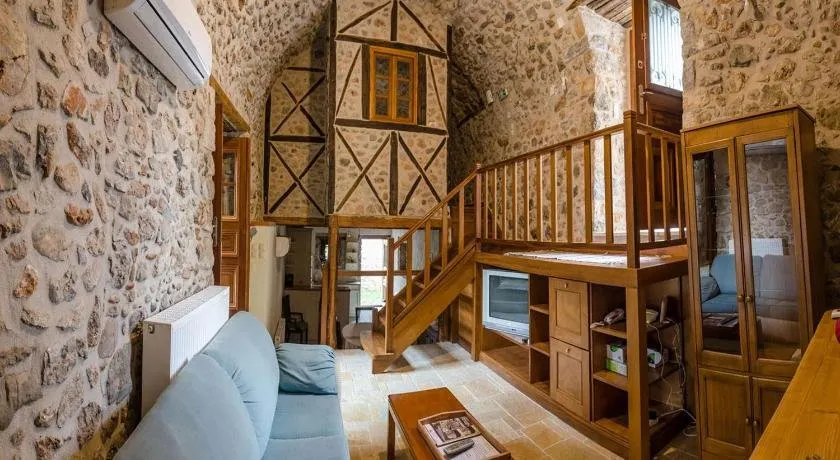 Ev Zin Holiday Home Rodia - Image 1