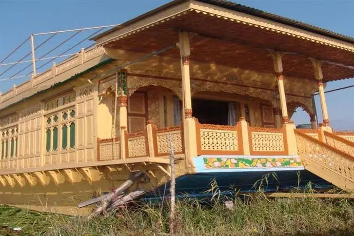 Holiday Inn Group of Houseboat - Image 1