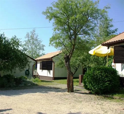 Esthajnal Apartmanok - Image 1