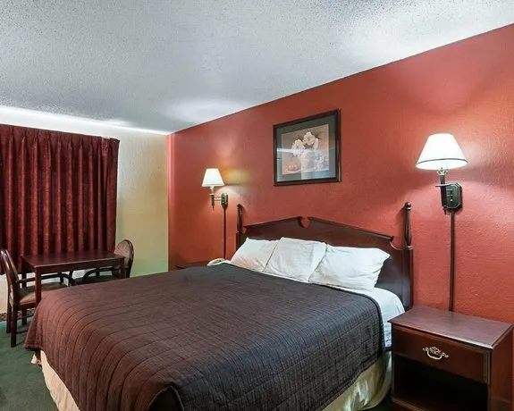 RODEWAY INN - Image 1