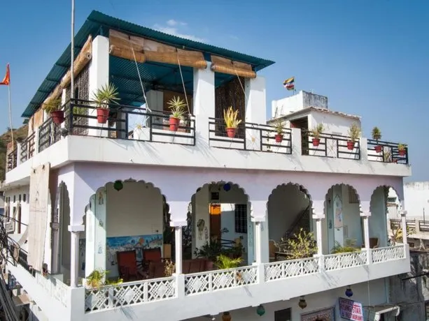 Rising Star Hotel - Image 1