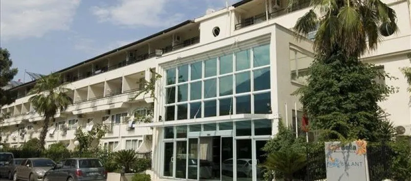 Aquabella Beach Hotel - Image 1
