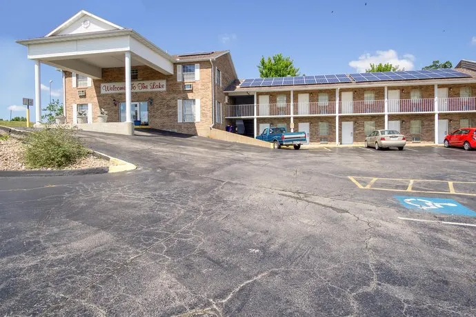 OYO Hotel Osage Beach by Lake of the Ozarks (ex Econo Lodge) - Image 1