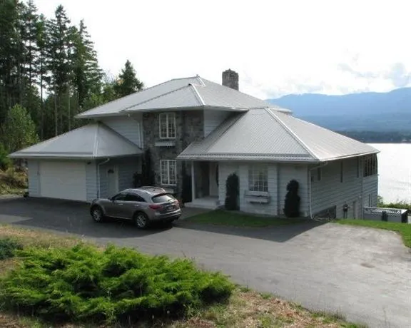 Cleft in the Rock Retreat - Image 1