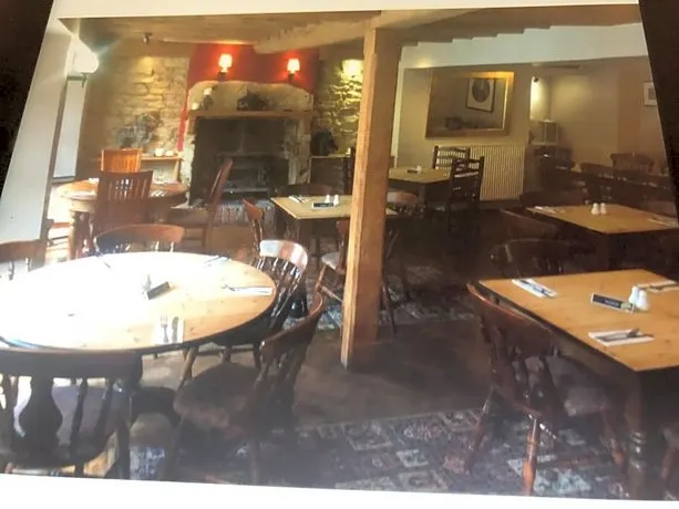 Horse & Hound Inn - Image 1
