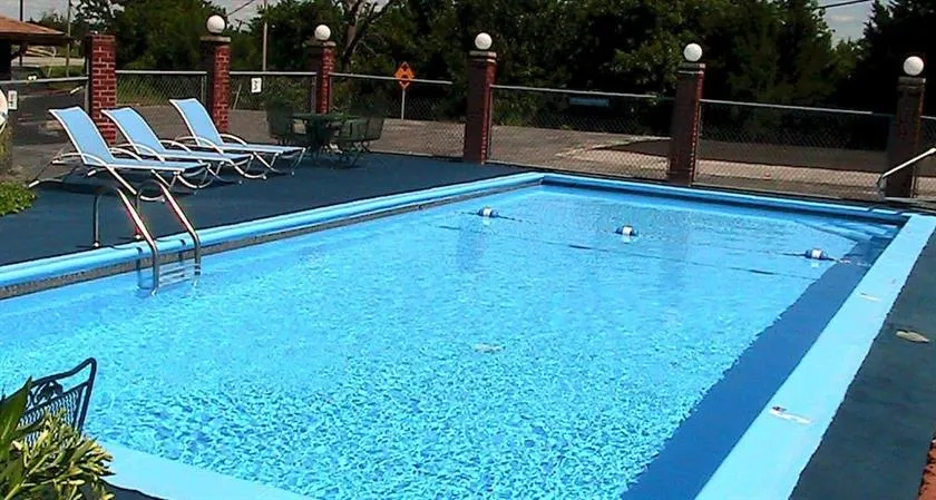 The Lake Hills Motel - Image 1