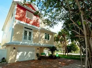 BANYAN BREEZE - Image 1