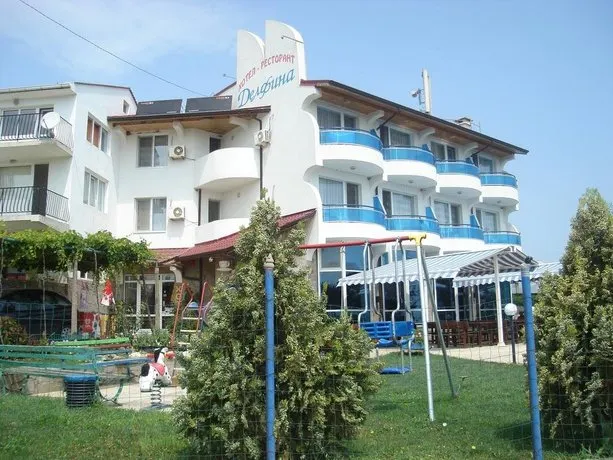 Dolphin Family Hotel - Image 1