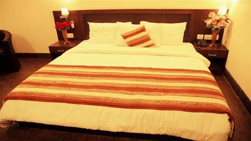 Hotel Daya Continental - Image 1