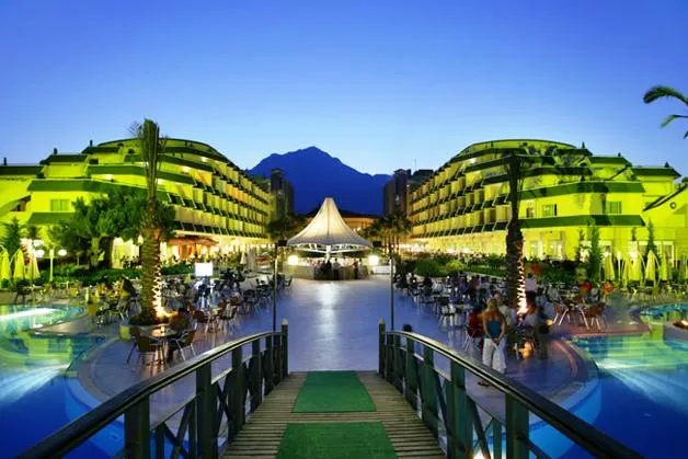 Queen's Park Resort - Image 1