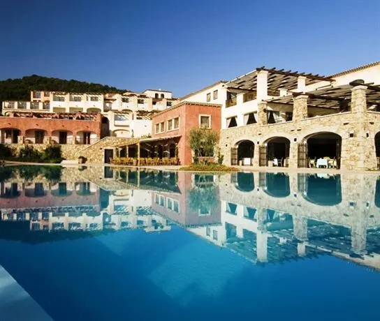 COLONNA PEVERO HOTEL - Image 1