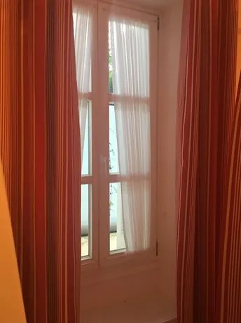 Perantzada Hotel - Image 1