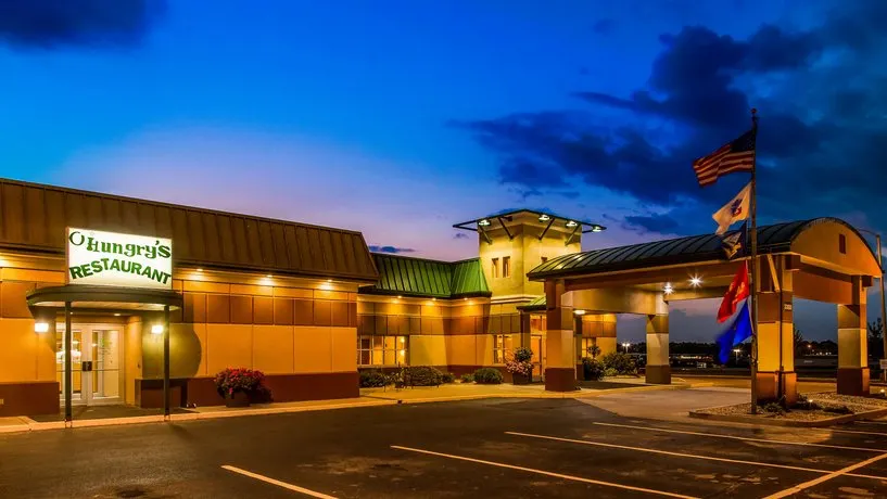 Rock Island Inn & Suites Marshalltown - Image 1