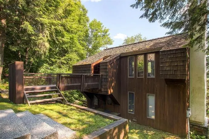 Cedar Rock Chalet - Image 1