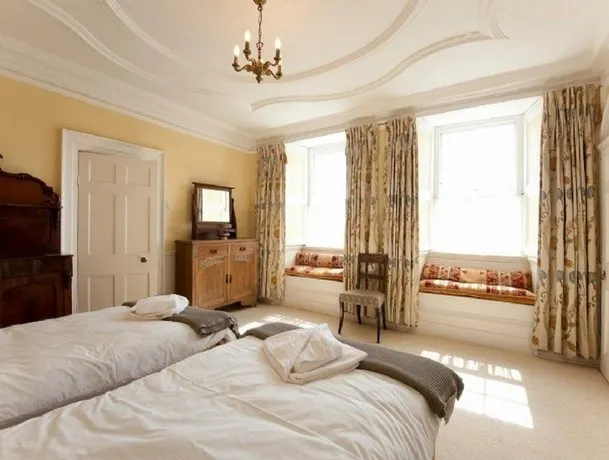 New Quay Lodge - Image 1