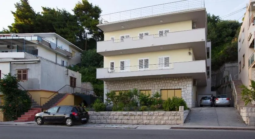 Apartment in Dugi Rat for 6 people with 3 rooms Ref. 619112 - Image 1