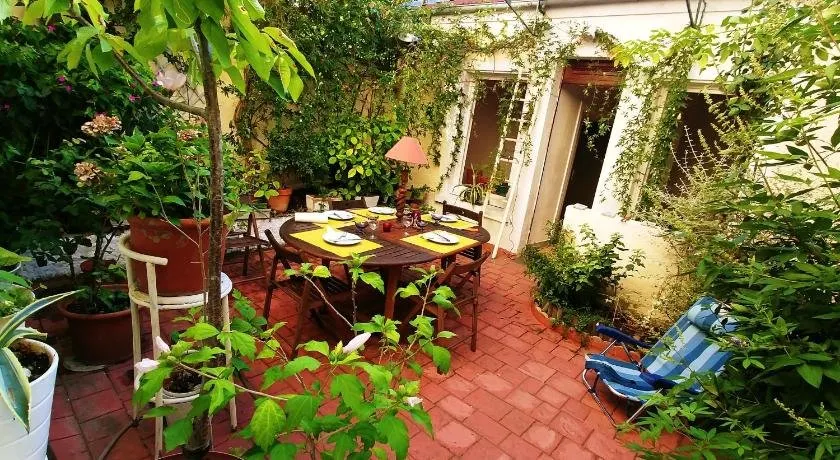 Holiday Home Rue De La Revolution - Image 1