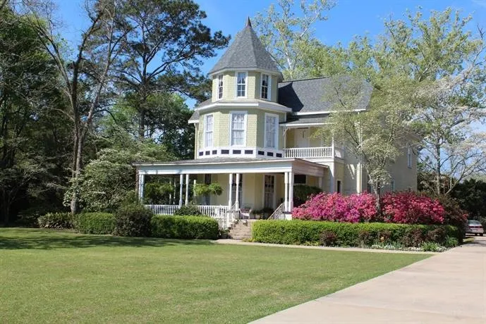 Garden Path Inn - Image 1