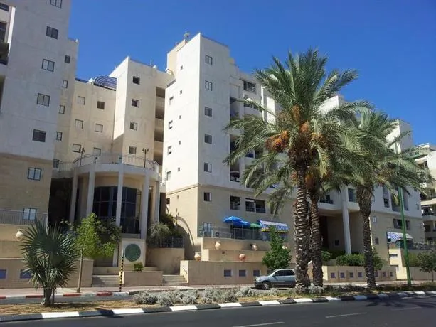 Laguna Apartments - Image 1