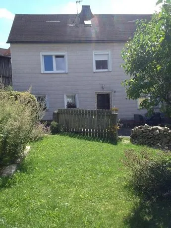 Häuschen Im Fichtelgebirge - Image 1