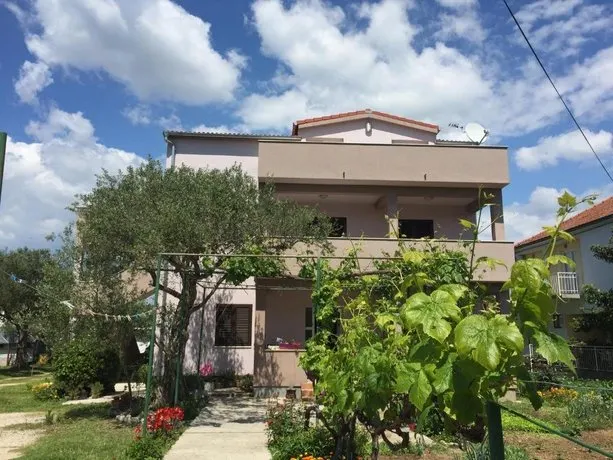 Apartments Maslina - Image 1