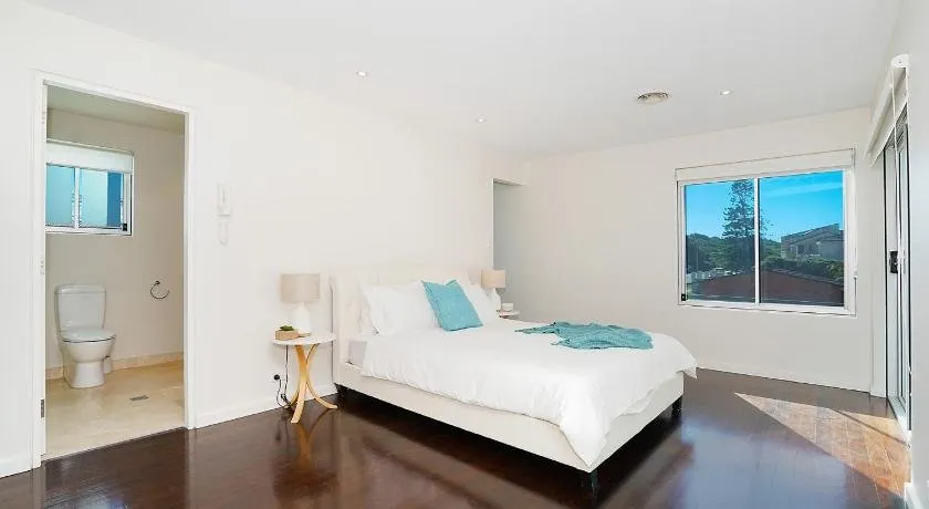 Perfect Beach Front Duplex - The Entrance North - Image 1