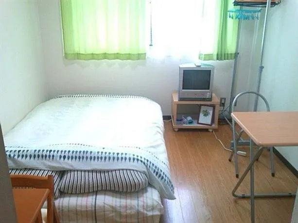 Gojyo Ivy studio apartment semi-double bed 01 - Image 1