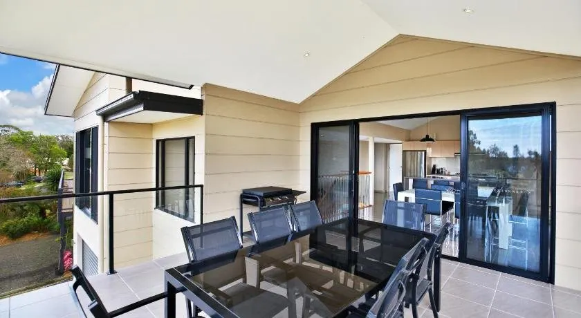 Panorama @ the Lake - Pet Friendly - 15 Mins to Hyams Beach - Image 1