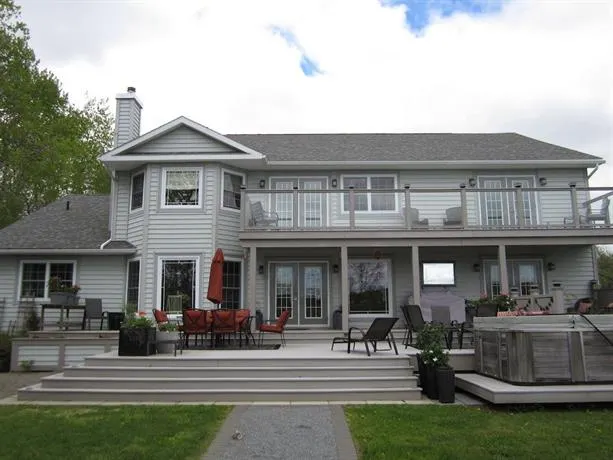 Casa Breeze Inn - Image 1
