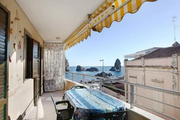 Meravigliosa vista mare davanti ai Faraglioni - Image 1