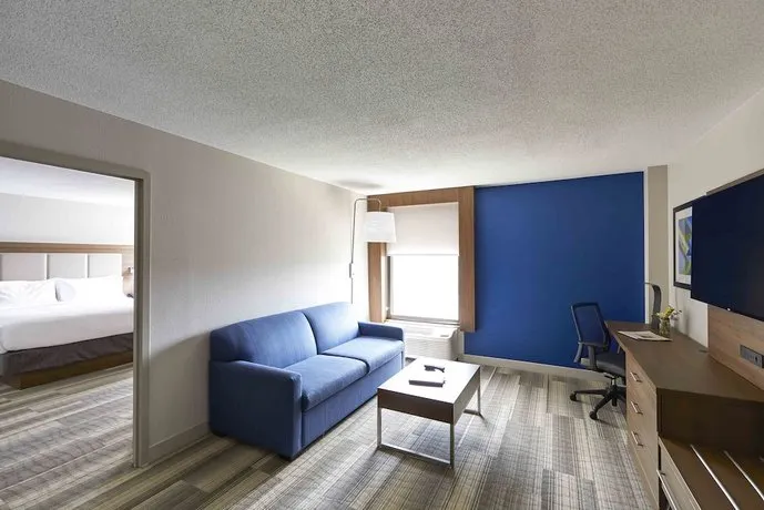 Holiday Inn Express Nashville Downtown - Image 1