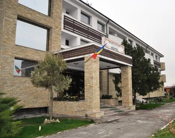 Hotel HANUL CU FLORI - Image 1