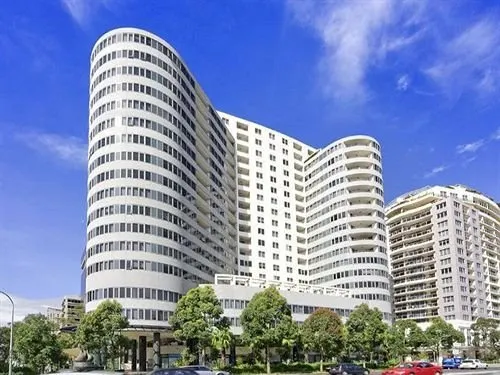 High Park Tower by Wyndel Apartments - Image 1