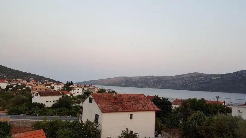 Apartment Mira - Image 1
