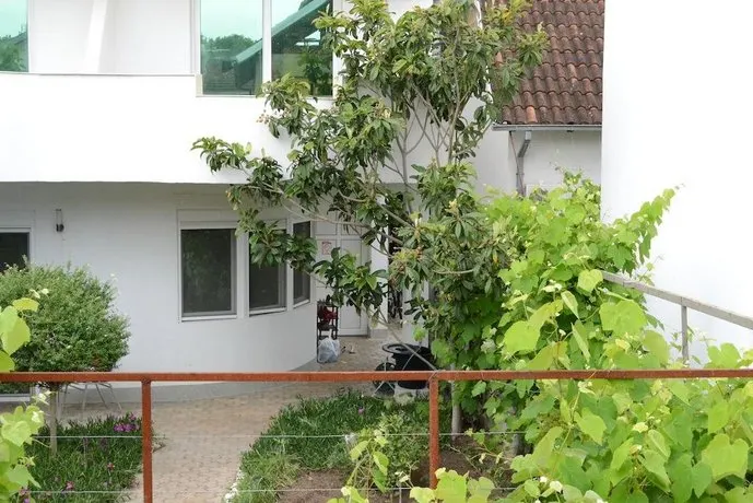 Apartments And Rooms Mila - Image 1