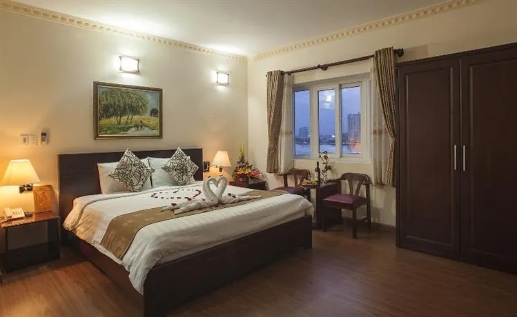 Trendy Hotel - Image 1