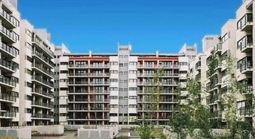 Brown house - Image 1
