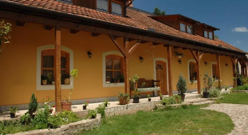 Életfa Vendégház - Image 1