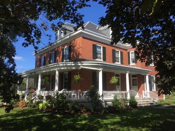 Walnut Lawn Bed and Breakfast - Image 1
