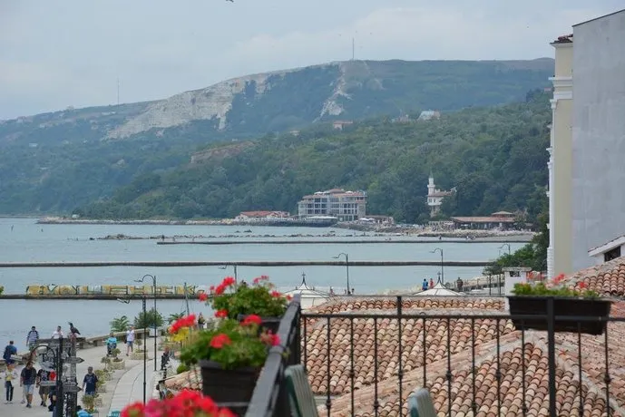 Balchik Amazing Sea Apartments - Image 1