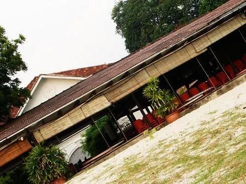 Paramount Hotel - Image 1
