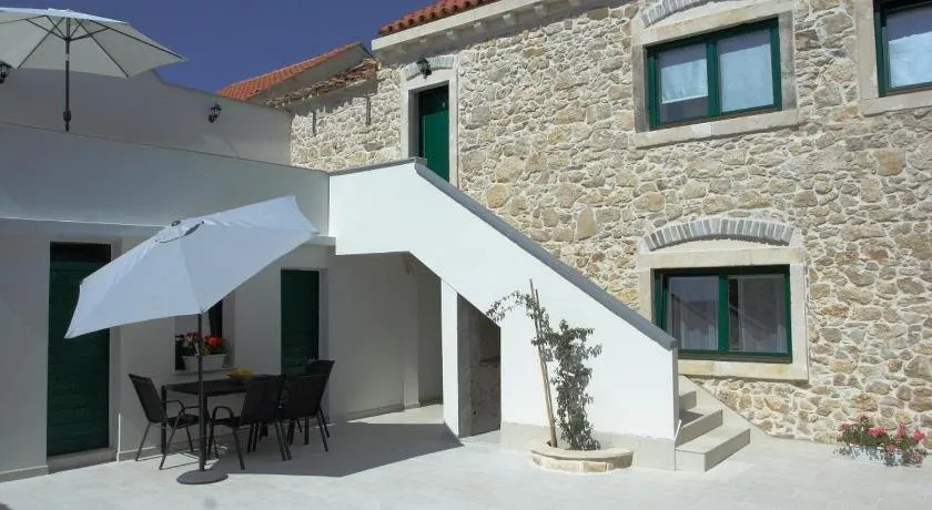 Apartmani Mustaća Dvori - Image 1