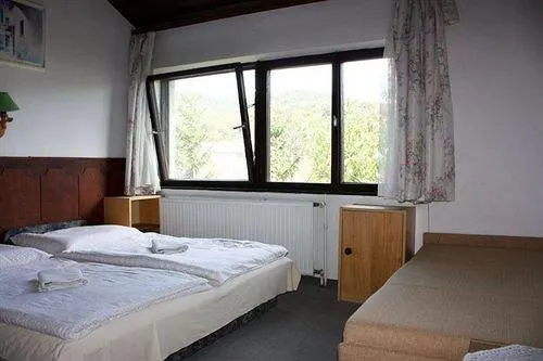 Orgona Pension - Image 1