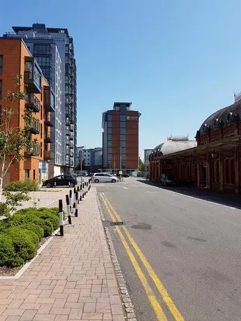 Town Centre Apartment - 2 bed, 2 bath in Slough - Image 1