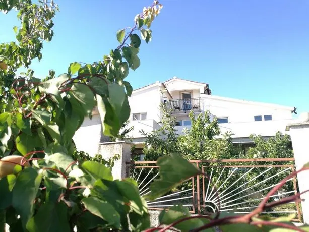 Apartment Vrpolje - Image 1