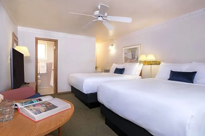 Twin Owls Motor Lodge - Image 1