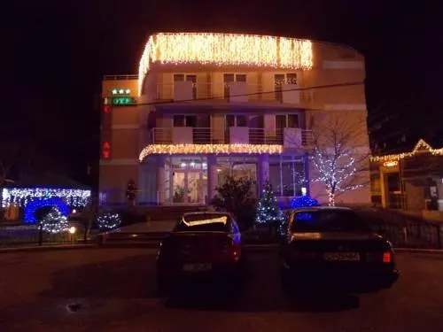 Hotel Holiday - Image 1