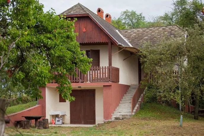 Nyugalomsziget Nyaralohaz - Image 1